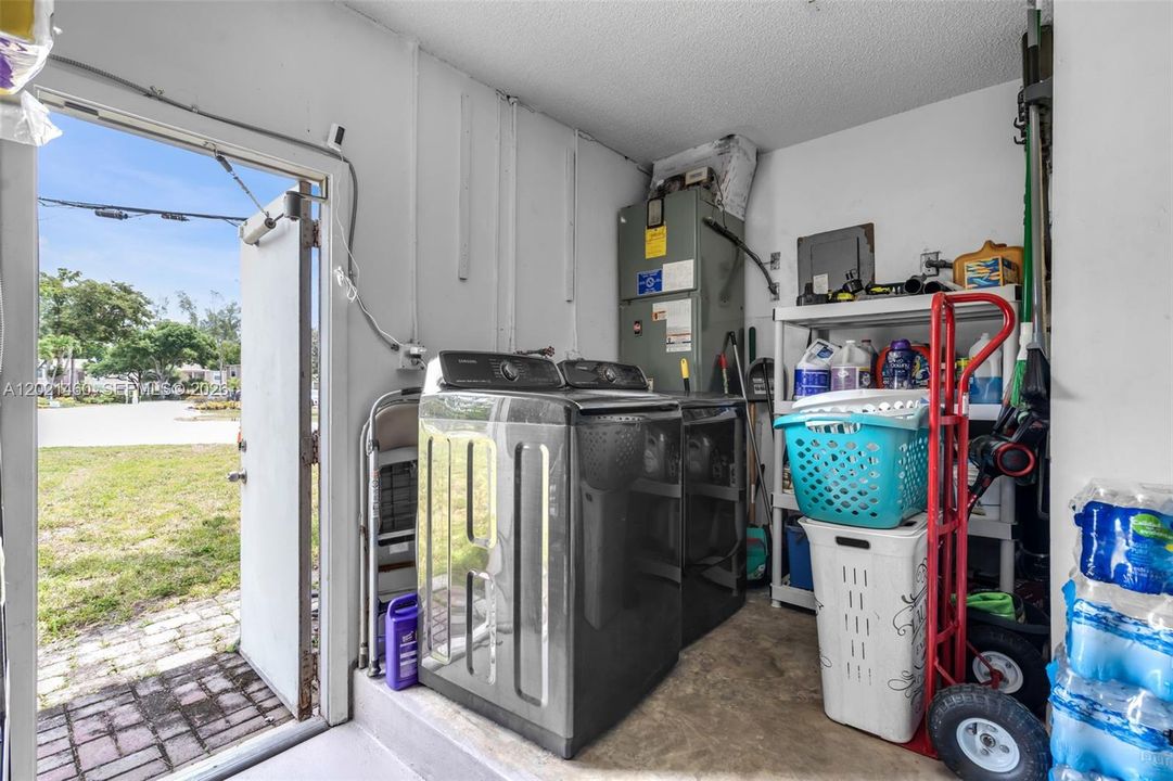 Activo con contrato: $545,000 (5 camas, 2 baños, 1655 Pies cuadrados)