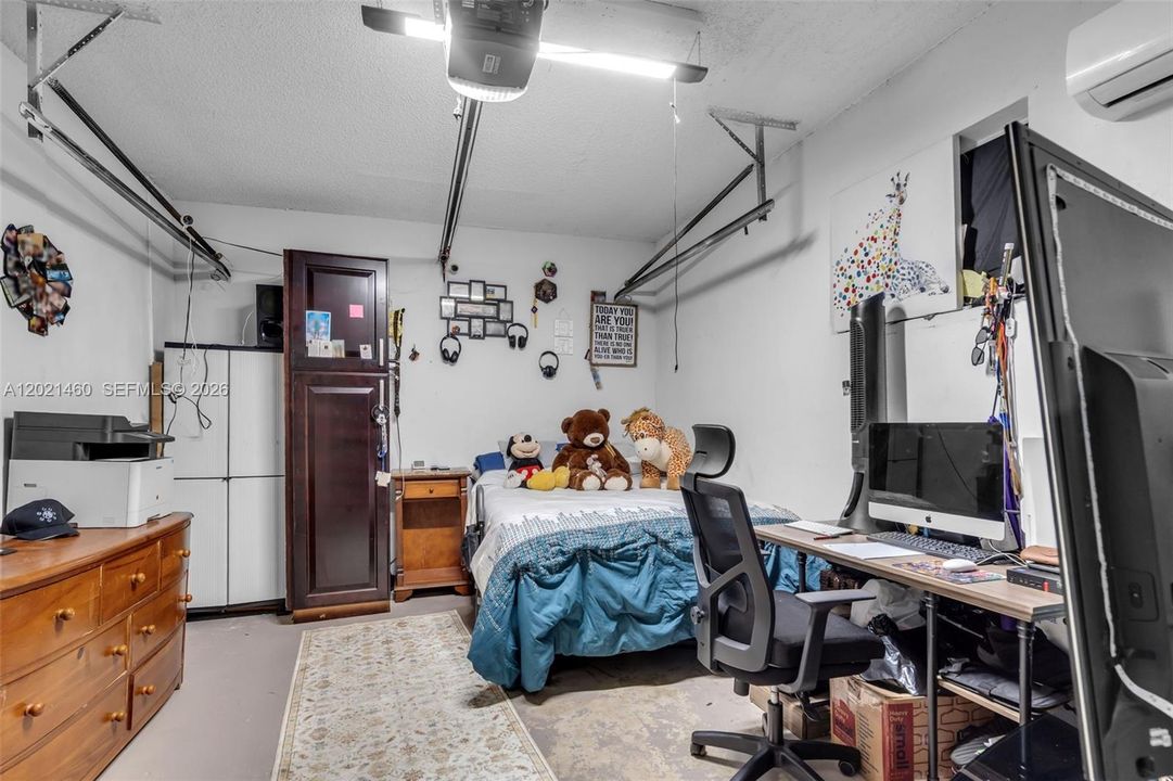 Activo con contrato: $545,000 (5 camas, 2 baños, 1655 Pies cuadrados)
