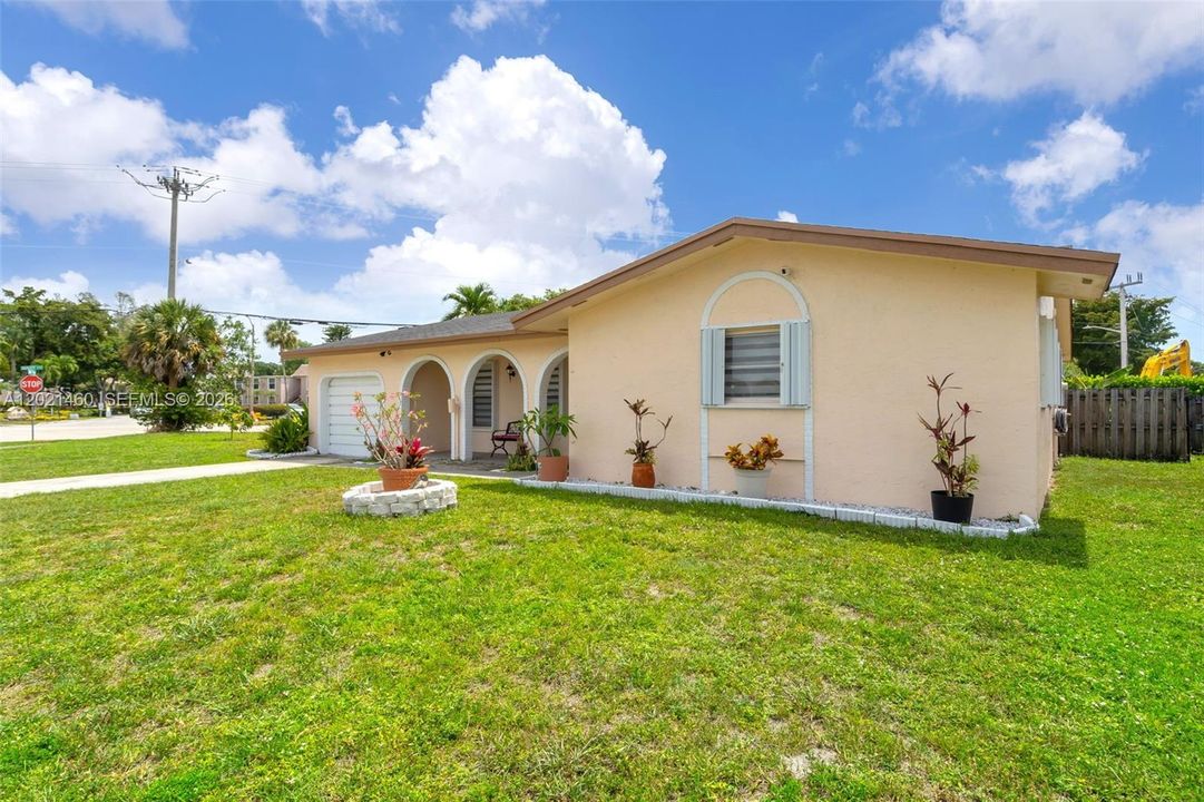 Activo con contrato: $545,000 (5 camas, 2 baños, 1655 Pies cuadrados)
