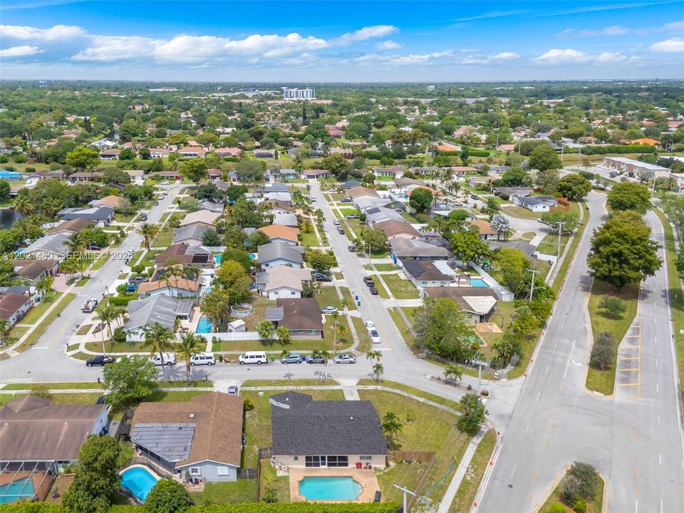 Activo con contrato: $545,000 (5 camas, 2 baños, 1655 Pies cuadrados)