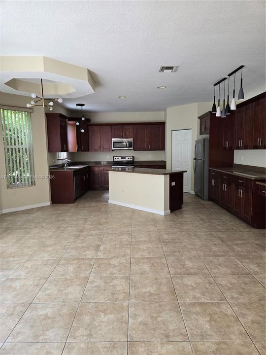 For Rent: $4,000 (5 beds, 2 baths, 2956 Square Feet)