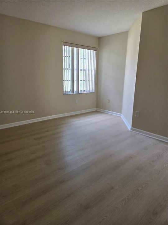 For Rent: $4,000 (5 beds, 2 baths, 2956 Square Feet)