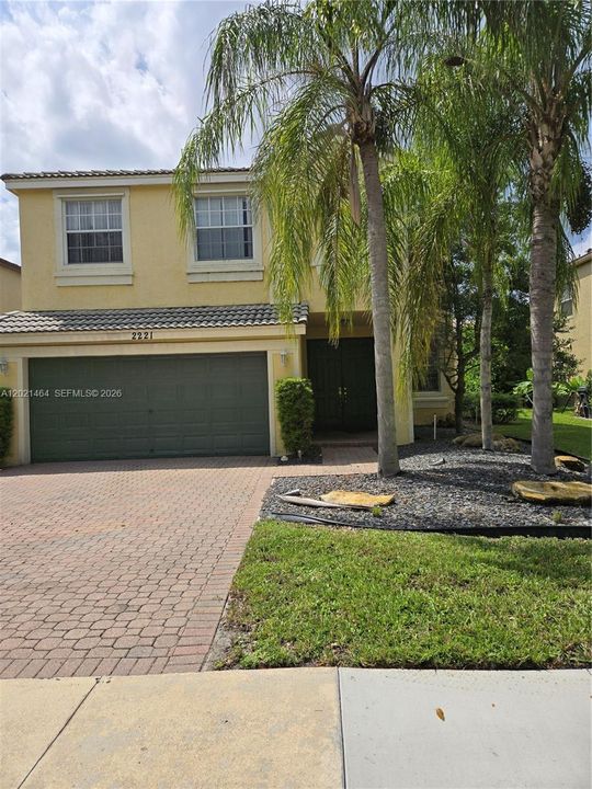 For Rent: $4,000 (5 beds, 2 baths, 2956 Square Feet)