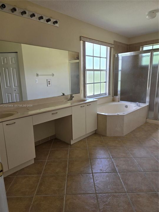 For Rent: $4,000 (5 beds, 2 baths, 2956 Square Feet)