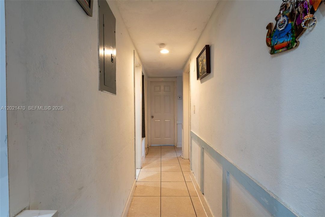 For Sale: $359,000 (3 beds, 1 baths, 960 Square Feet)