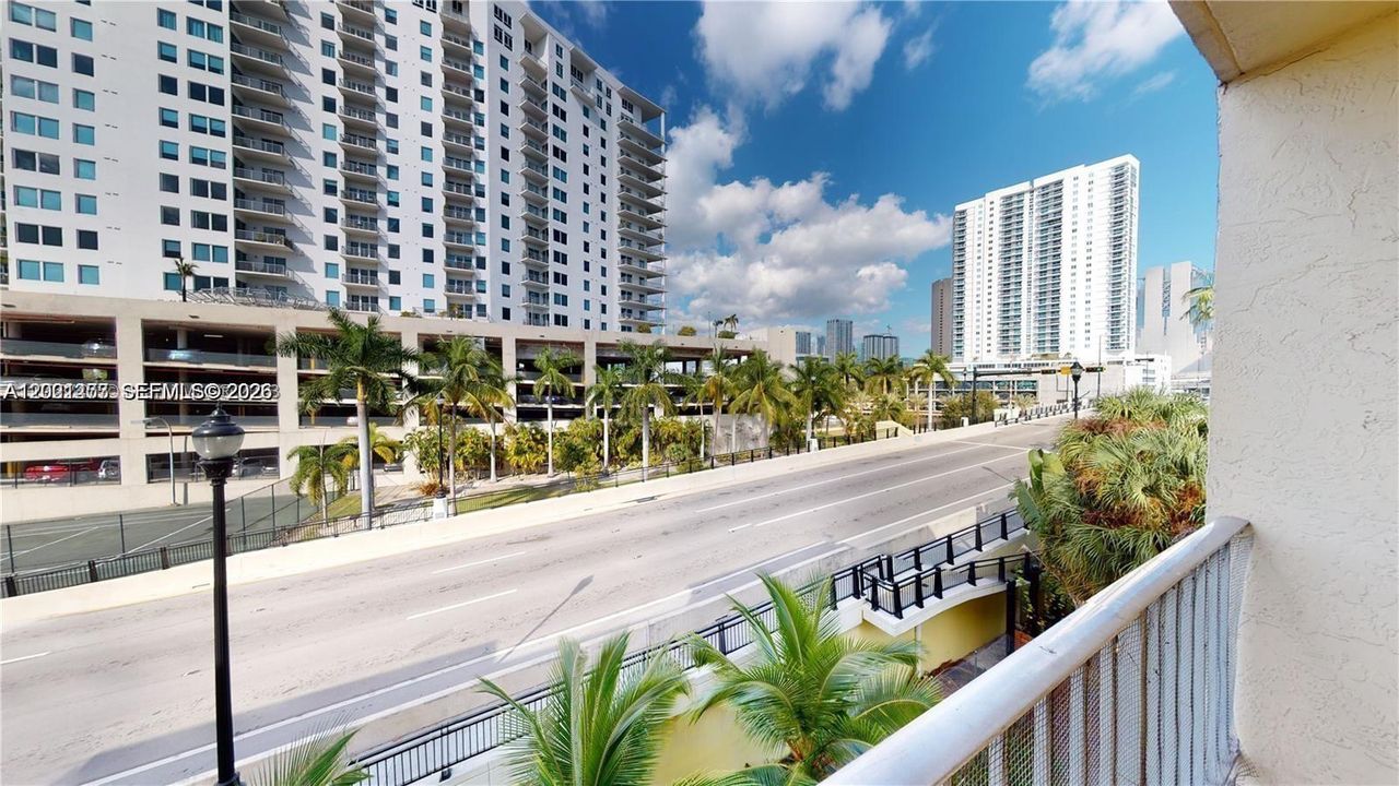 For Sale: $260,000 (2 beds, 1 baths, 707 Square Feet)