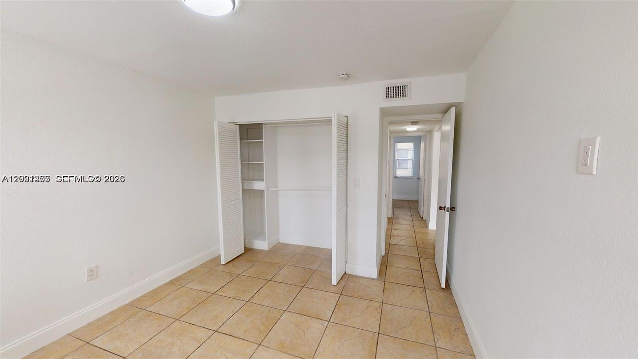 For Sale: $260,000 (2 beds, 1 baths, 707 Square Feet)
