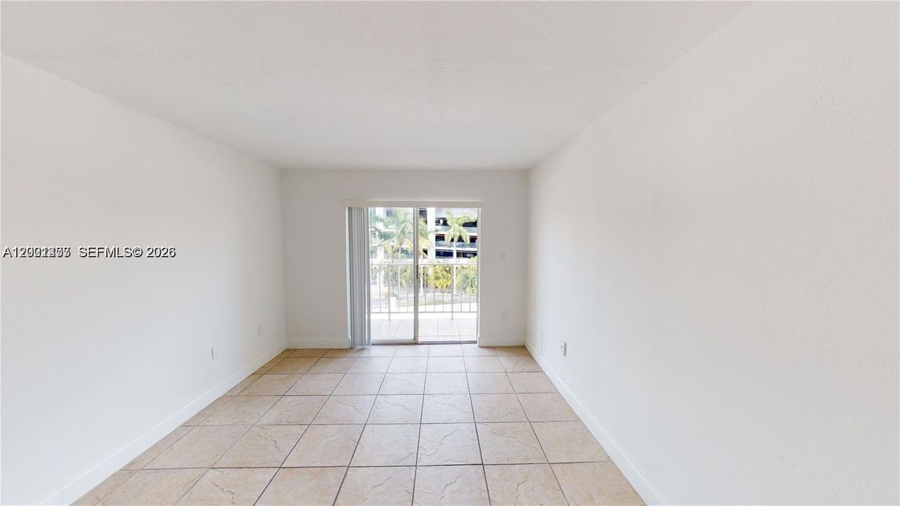 For Sale: $260,000 (2 beds, 1 baths, 707 Square Feet)