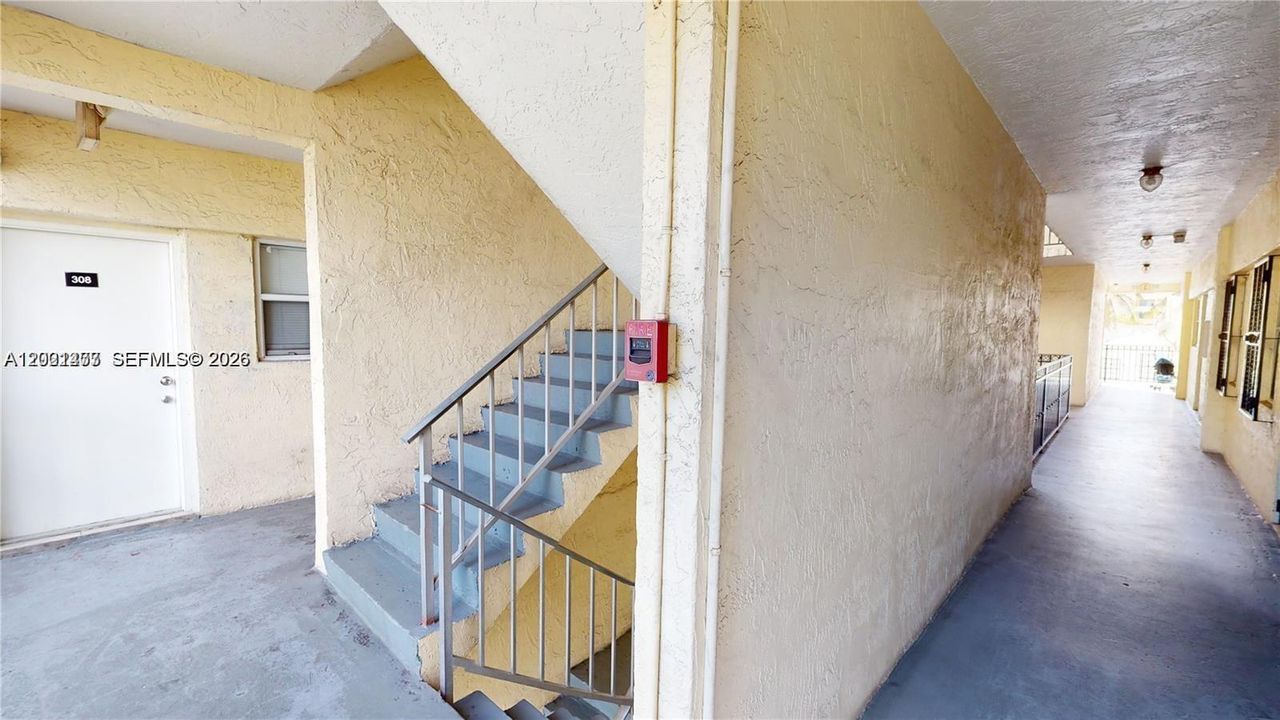 For Sale: $260,000 (2 beds, 1 baths, 707 Square Feet)