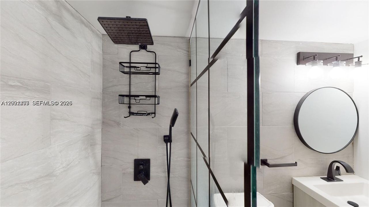 For Sale: $260,000 (2 beds, 1 baths, 707 Square Feet)