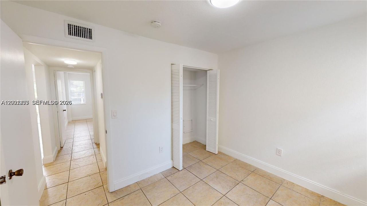 For Sale: $260,000 (2 beds, 1 baths, 707 Square Feet)