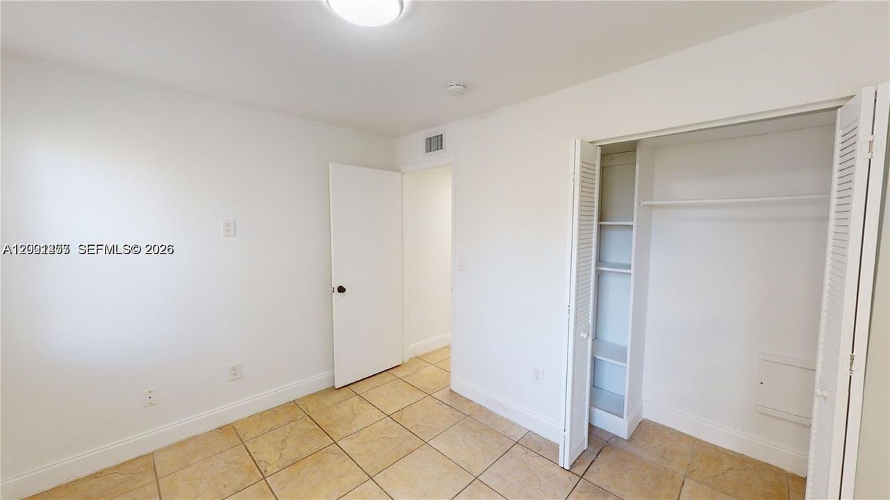 For Sale: $260,000 (2 beds, 1 baths, 707 Square Feet)
