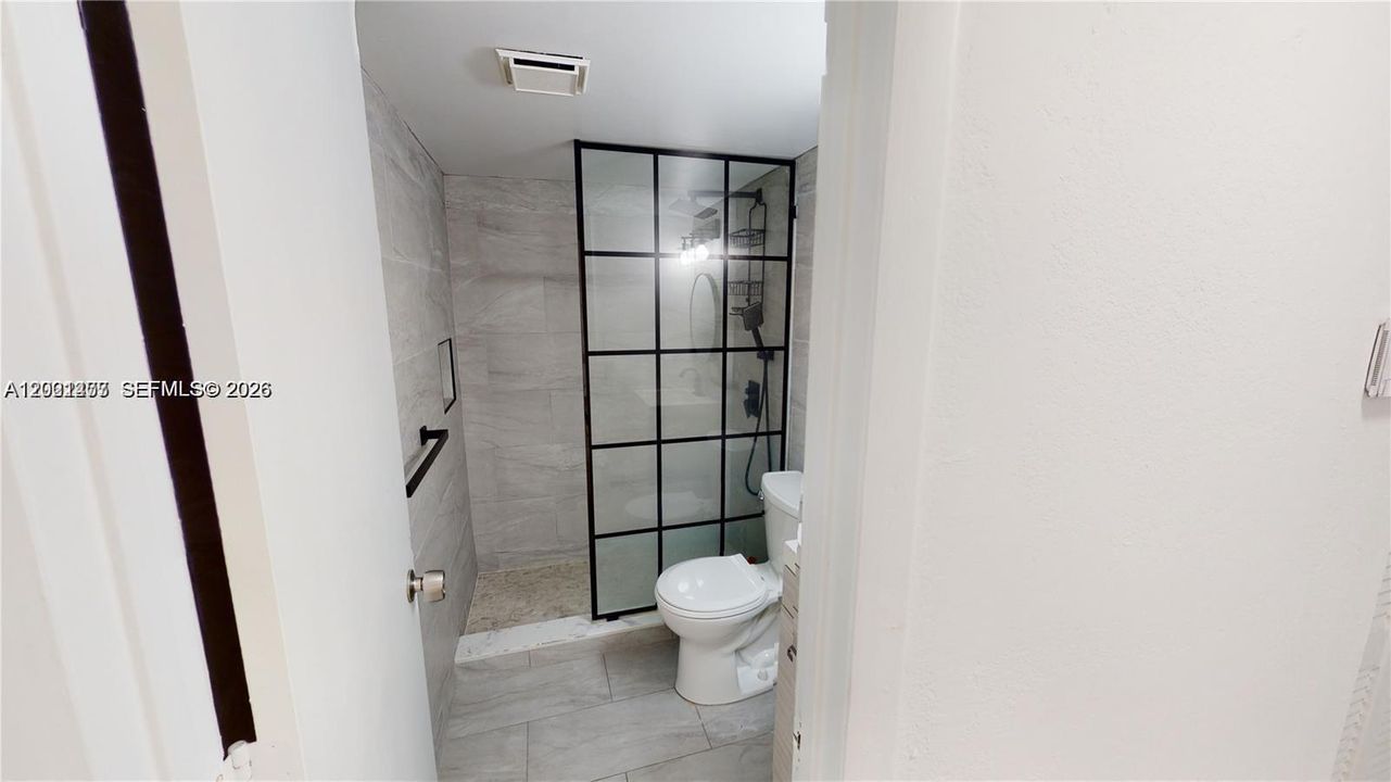 For Sale: $260,000 (2 beds, 1 baths, 707 Square Feet)