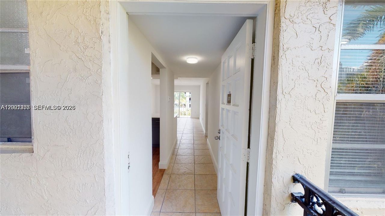 For Sale: $260,000 (2 beds, 1 baths, 707 Square Feet)