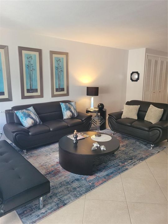 For Rent: $2,700 (1 beds, 1 baths, 905 Square Feet)