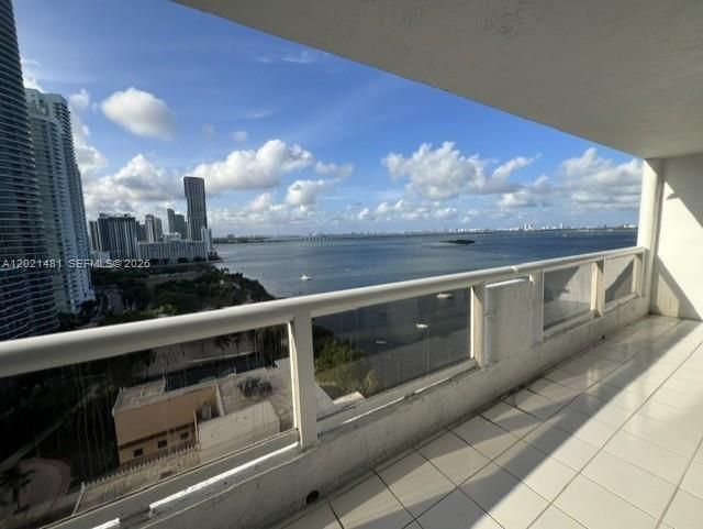 Active With Contract: $679,000 (2 beds, 2 baths, 1464 Square Feet)