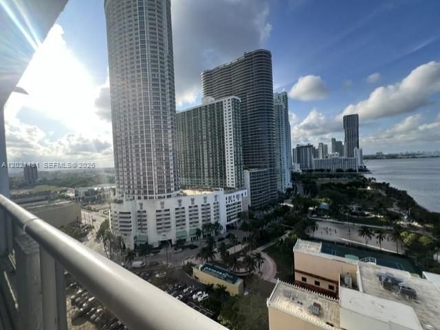 Active With Contract: $679,000 (2 beds, 2 baths, 1464 Square Feet)