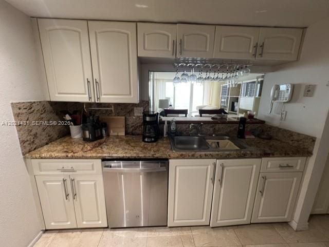 Active With Contract: $679,000 (2 beds, 2 baths, 1464 Square Feet)