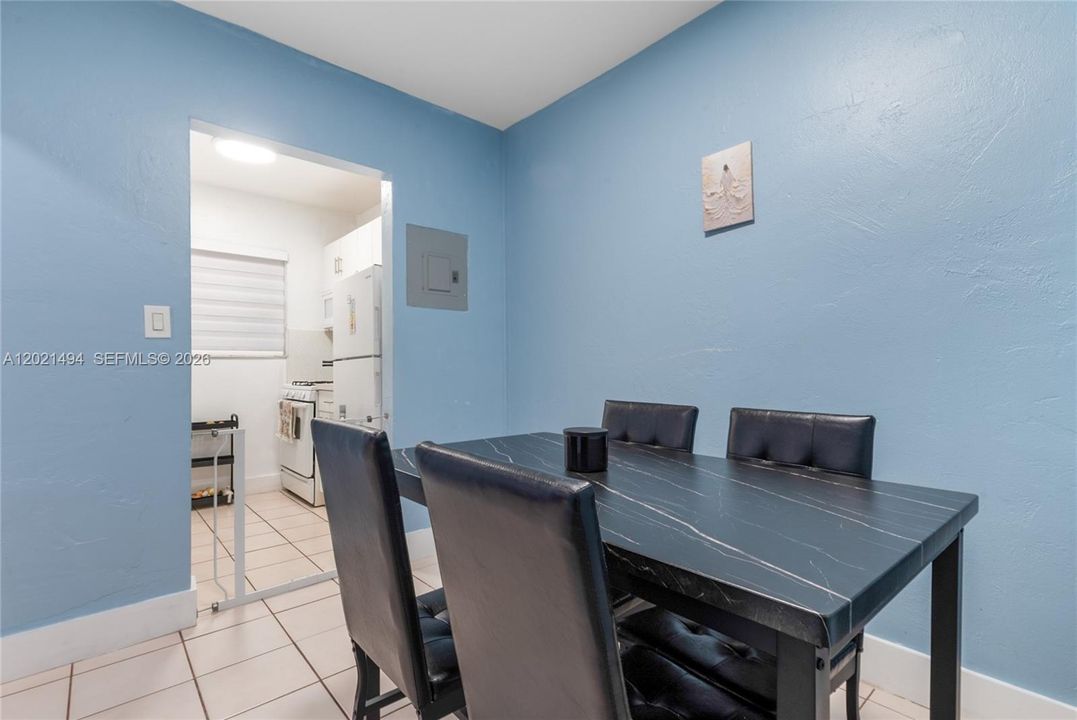 For Sale: $219,900 (2 beds, 1 baths, 747 Square Feet)