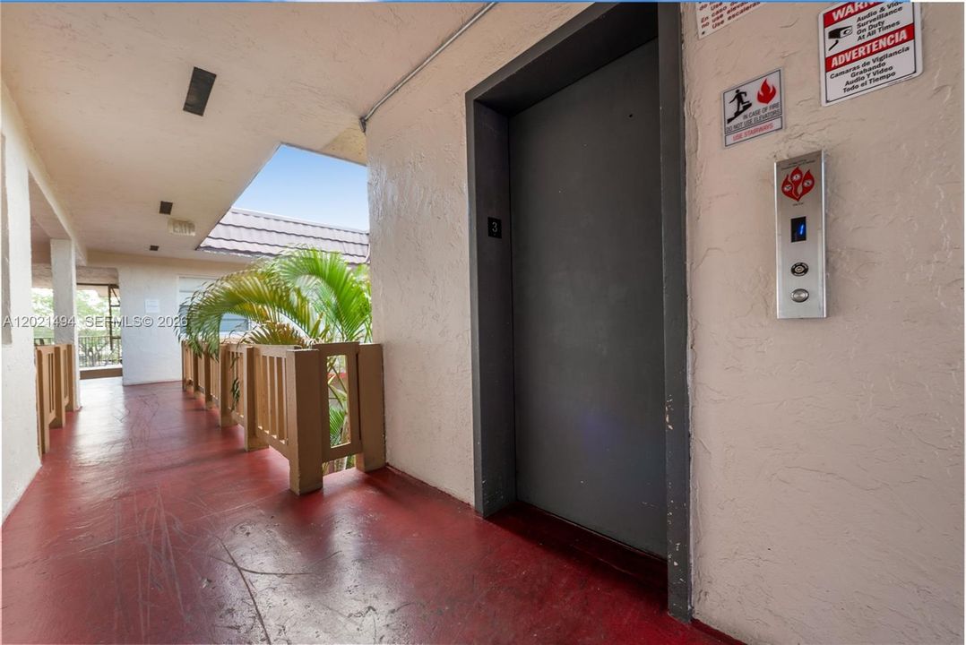 For Sale: $219,900 (2 beds, 1 baths, 747 Square Feet)