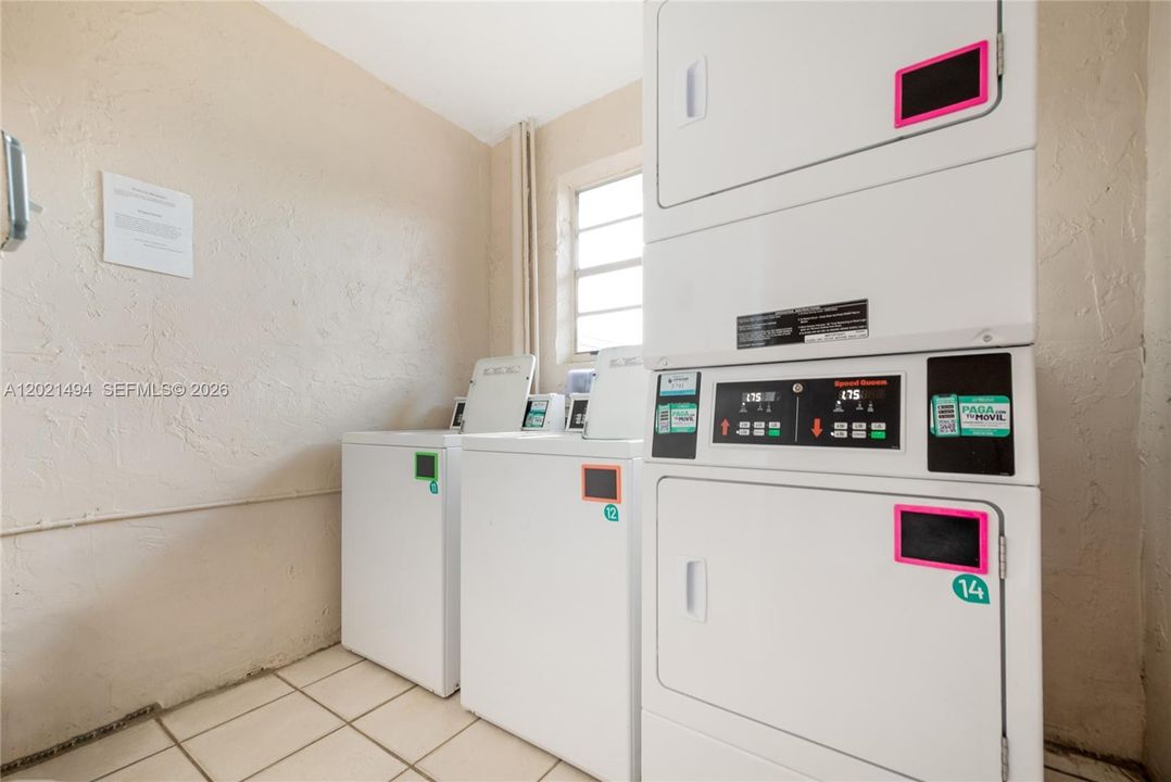 For Sale: $219,900 (2 beds, 1 baths, 747 Square Feet)