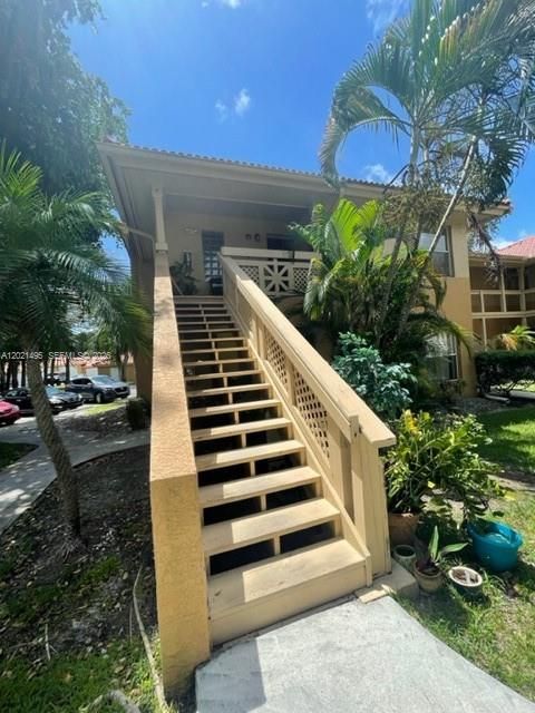 For Rent: $2,000 (2 beds, 2 baths, 888 Square Feet)