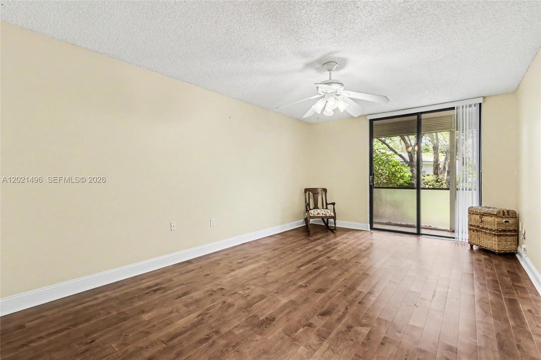 En Venta: $320,000 (2 camas, 2 baños, 1300 Pies cuadrados)