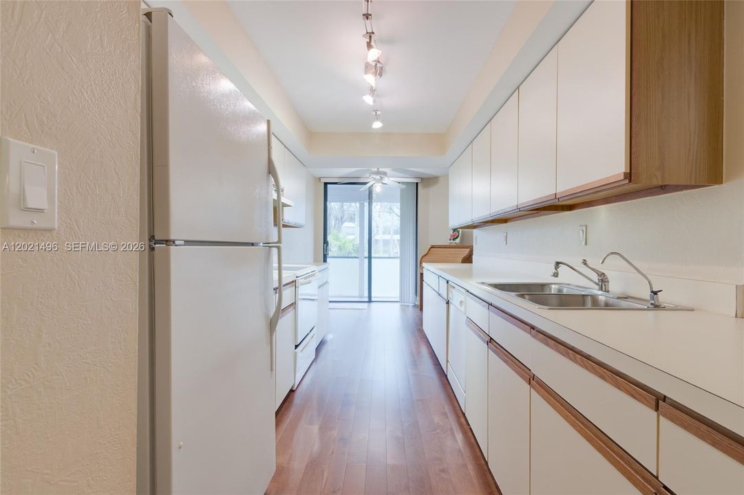 En Venta: $320,000 (2 camas, 2 baños, 1300 Pies cuadrados)