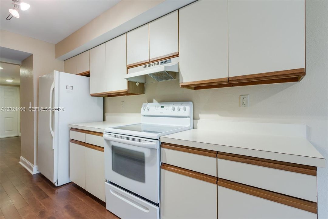 En Venta: $320,000 (2 camas, 2 baños, 1300 Pies cuadrados)