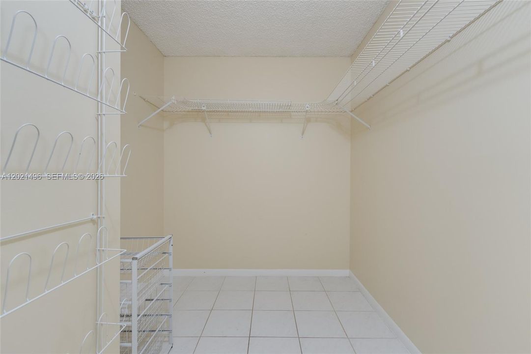 En Venta: $320,000 (2 camas, 2 baños, 1300 Pies cuadrados)