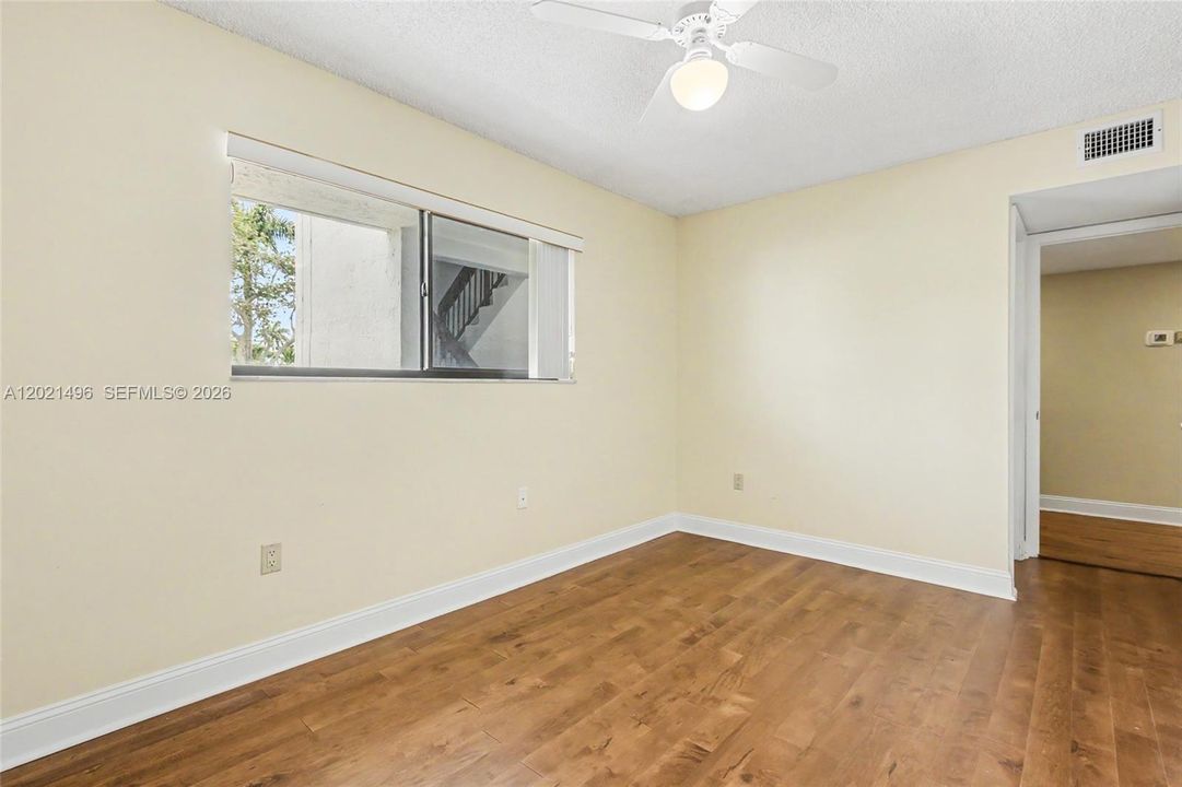 En Venta: $320,000 (2 camas, 2 baños, 1300 Pies cuadrados)