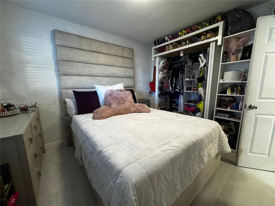 For Sale: $269,999 (2 beds, 2 baths, 867 Square Feet)