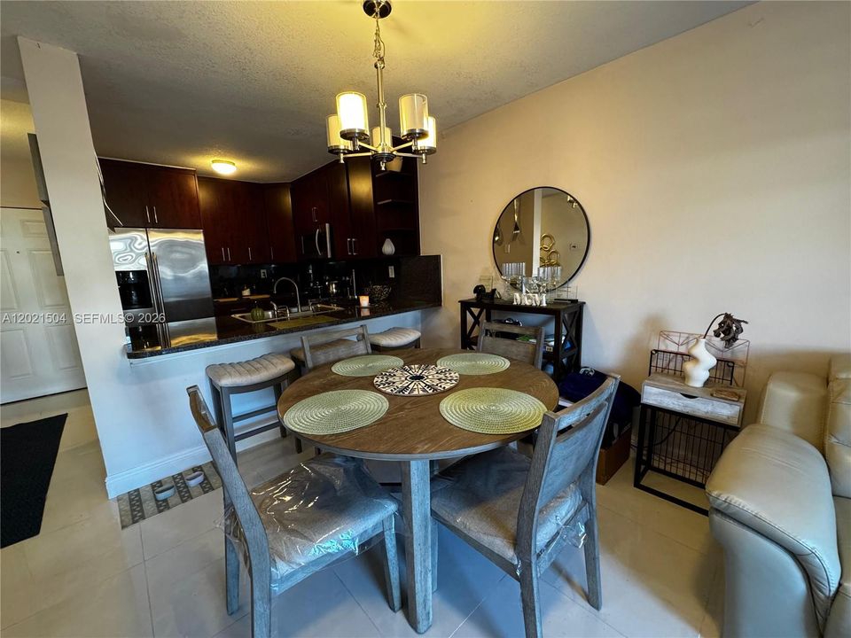 For Sale: $269,999 (2 beds, 2 baths, 867 Square Feet)