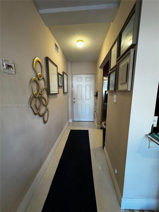 For Sale: $269,999 (2 beds, 2 baths, 867 Square Feet)