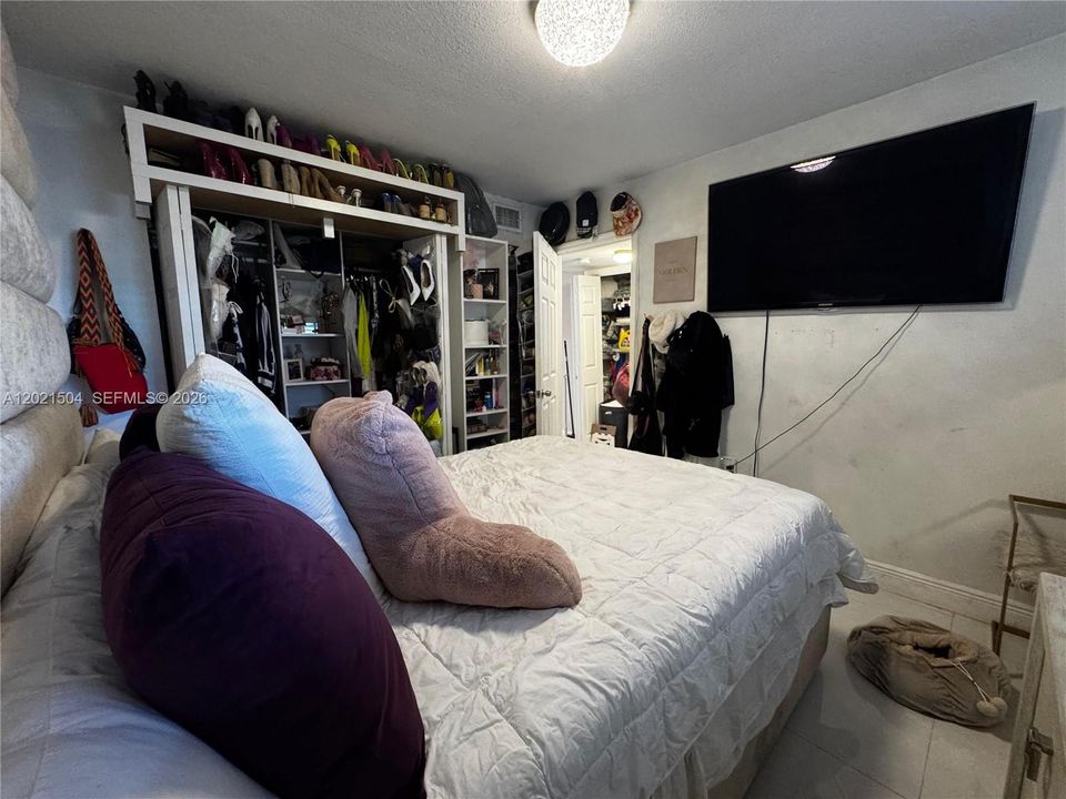 For Sale: $269,999 (2 beds, 2 baths, 867 Square Feet)