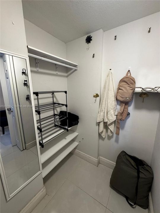 For Sale: $269,999 (2 beds, 2 baths, 867 Square Feet)