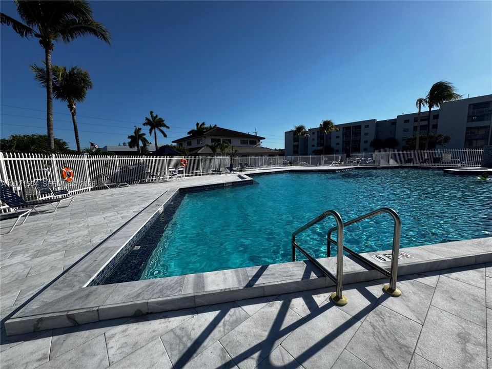 For Sale: $269,999 (2 beds, 2 baths, 867 Square Feet)
