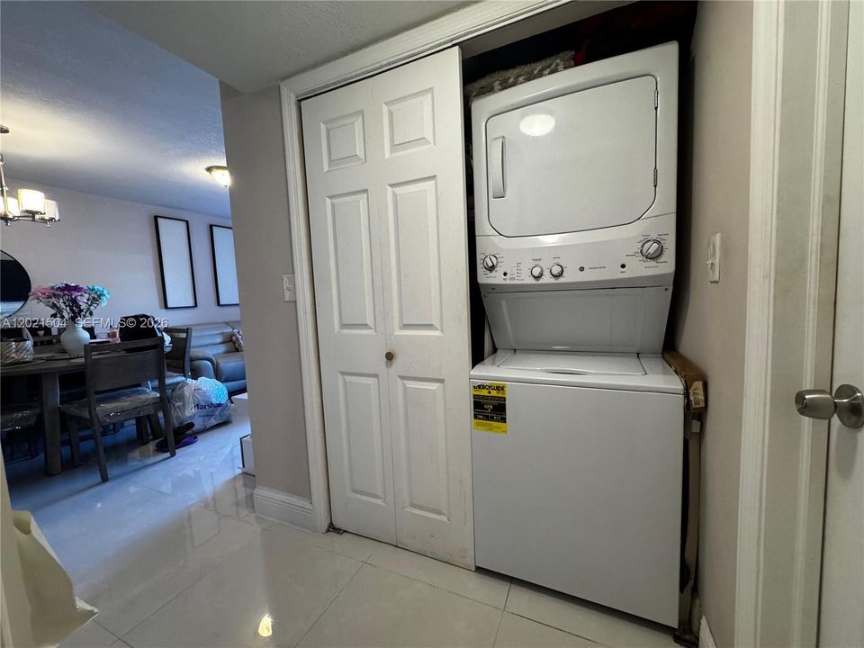 For Sale: $269,999 (2 beds, 2 baths, 867 Square Feet)