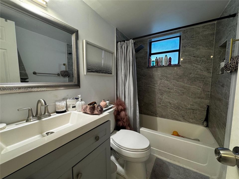 For Sale: $269,999 (2 beds, 2 baths, 867 Square Feet)