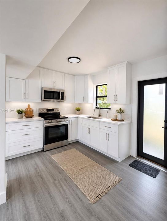 En Venta: $724,900 (4 camas, 2 baños, 1345 Pies cuadrados)