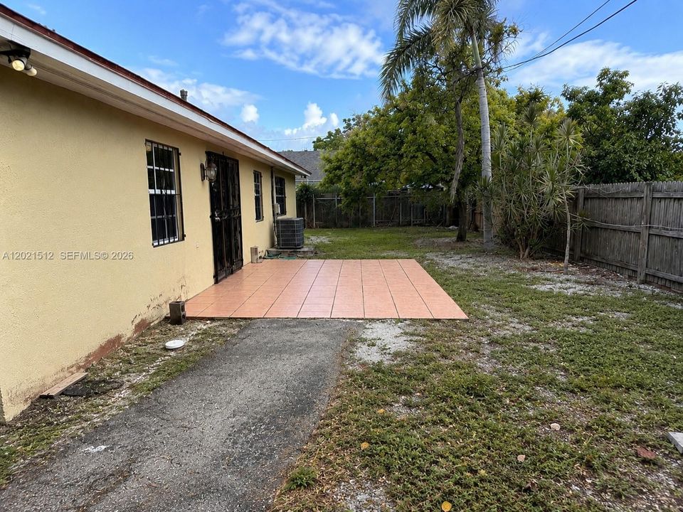For Sale: $600,000 (3 beds, 2 baths, 1422 Square Feet)