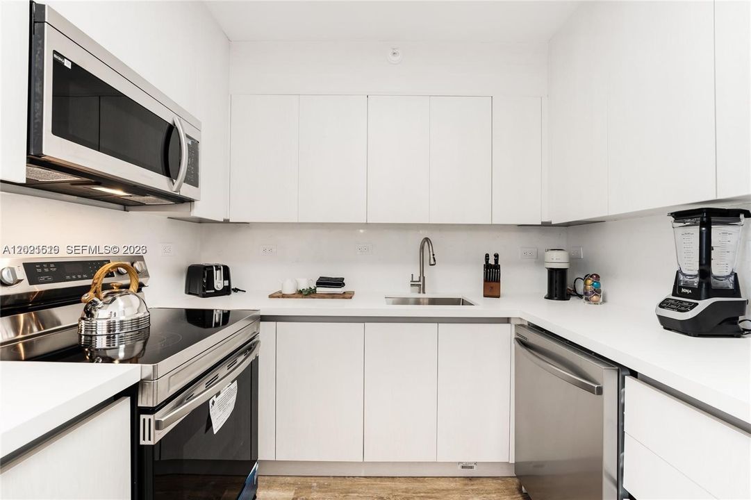 For Rent: $5,500 (2 beds, 2 baths, 1077 Square Feet)