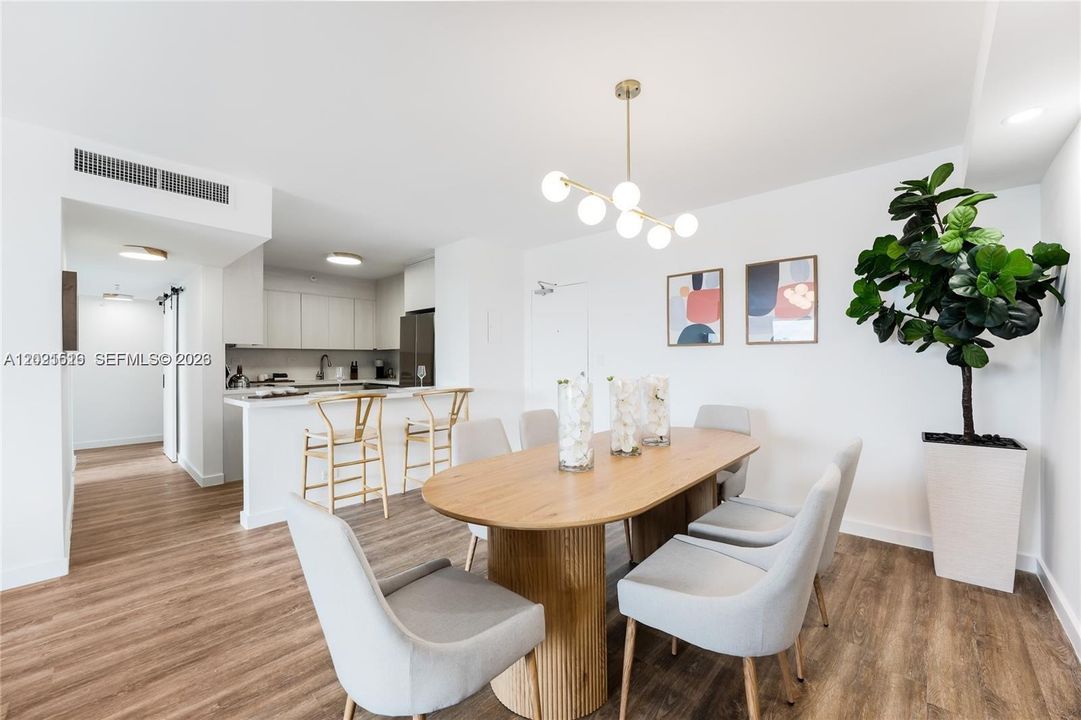 For Rent: $5,500 (2 beds, 2 baths, 1077 Square Feet)