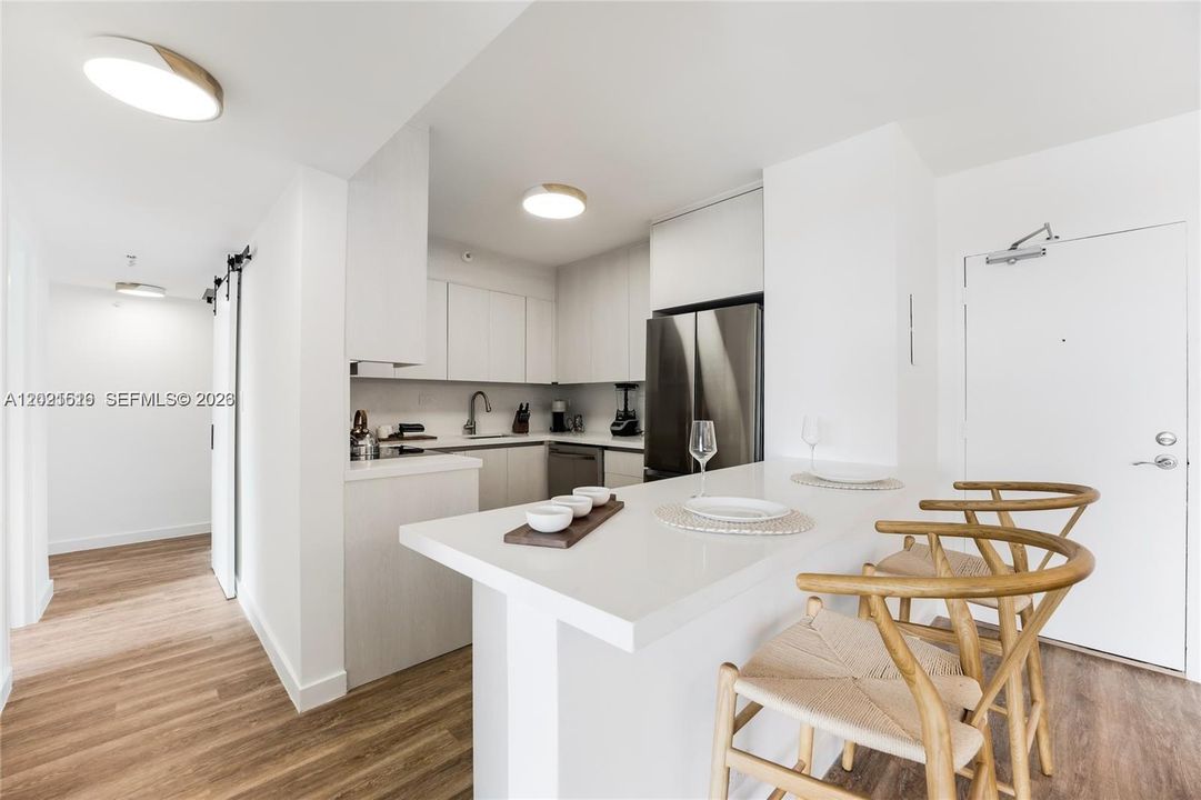 For Rent: $5,500 (2 beds, 2 baths, 1077 Square Feet)