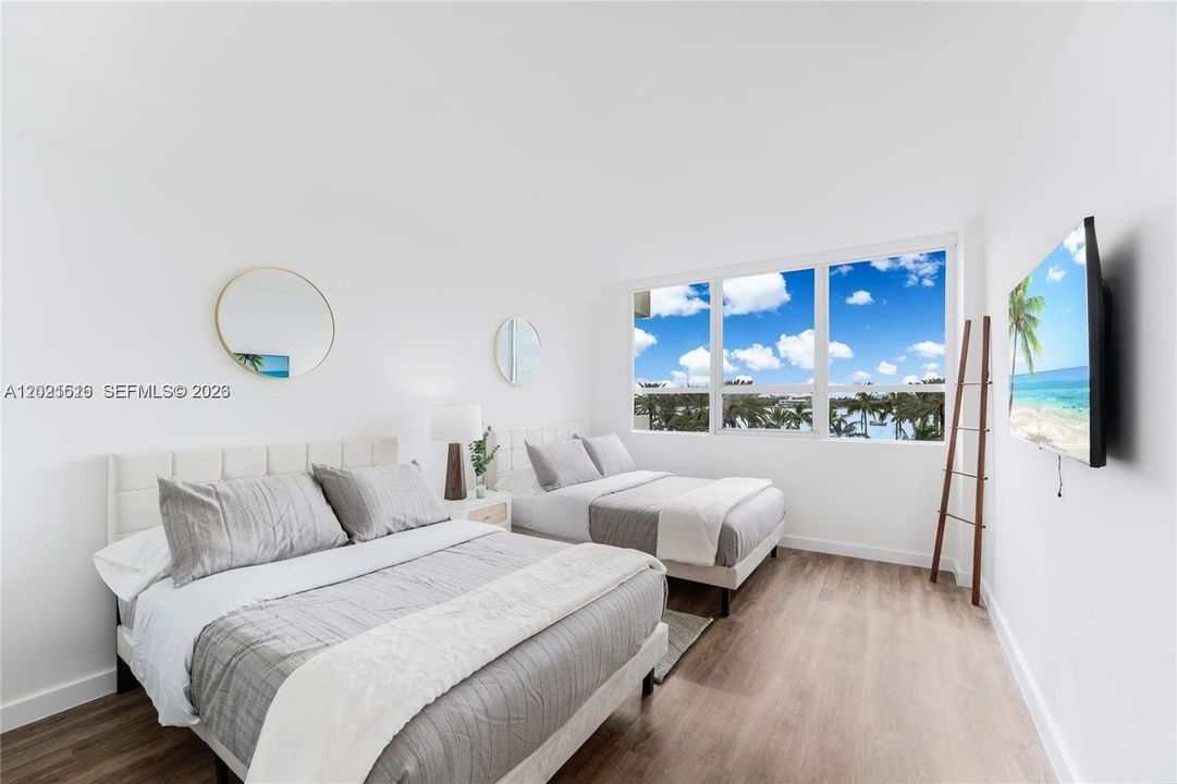 For Rent: $5,500 (2 beds, 2 baths, 1077 Square Feet)