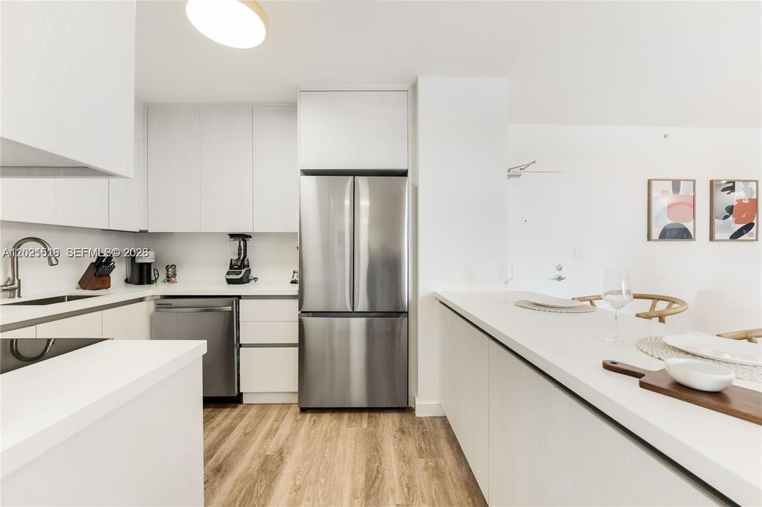 For Rent: $5,500 (2 beds, 2 baths, 1077 Square Feet)