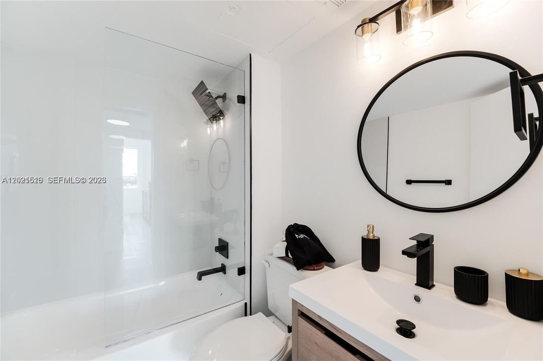 For Rent: $5,500 (2 beds, 2 baths, 1077 Square Feet)
