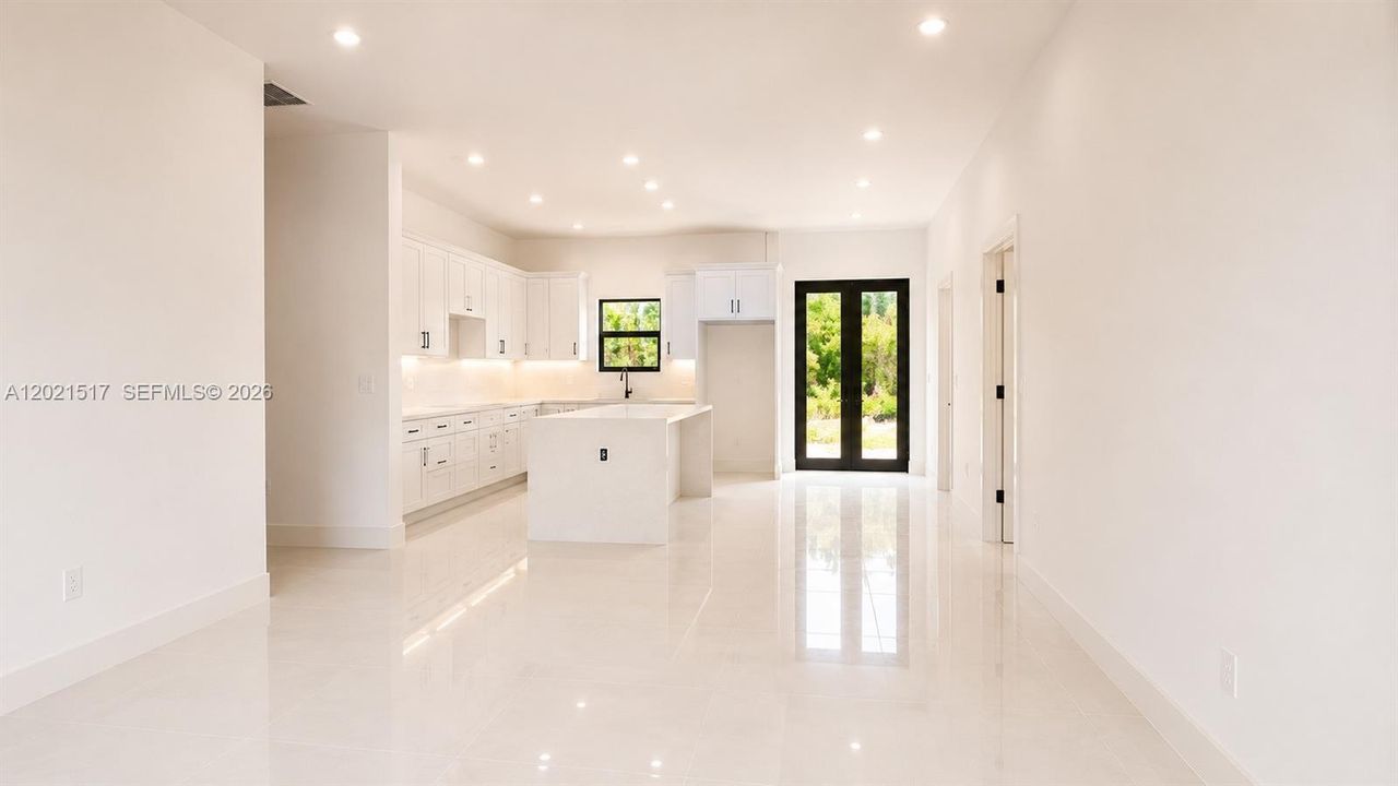 OPEN PLAN LIVING / DINING / FAMILY / KITCHEN