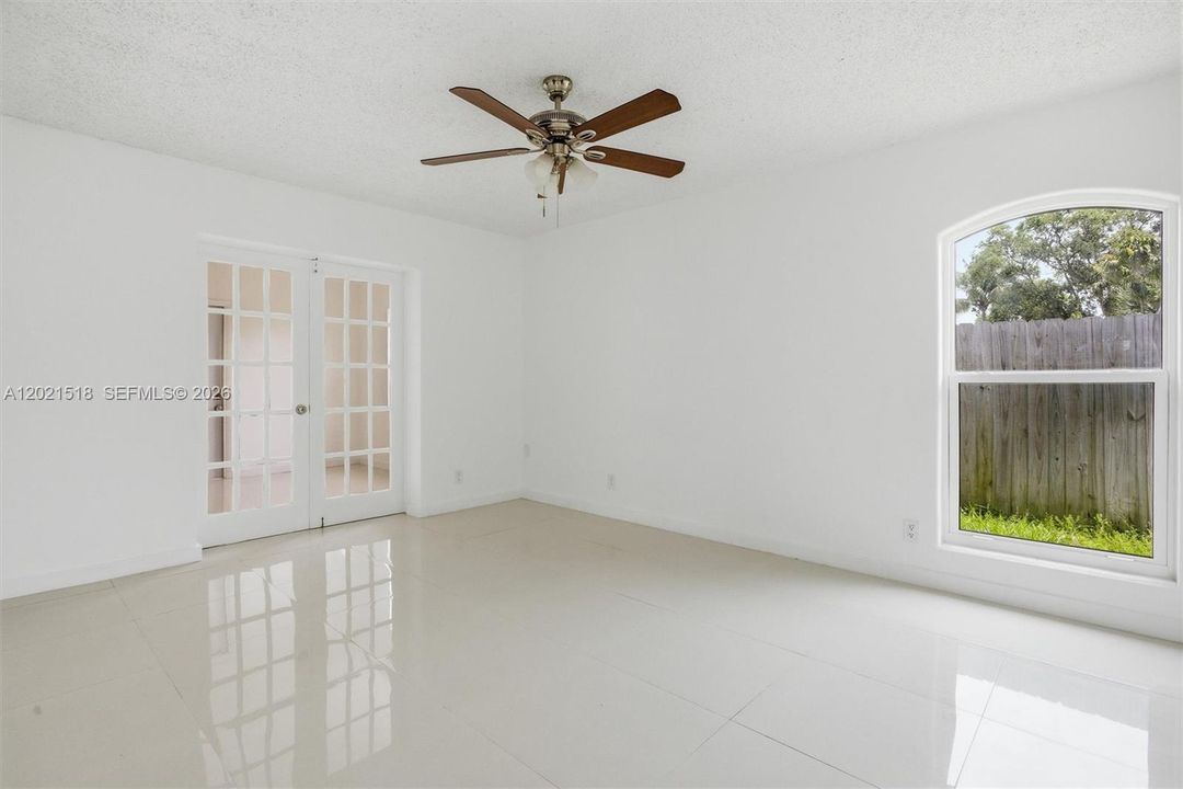 For Rent: $3,600 (4 beds, 2 baths, 1981 Square Feet)