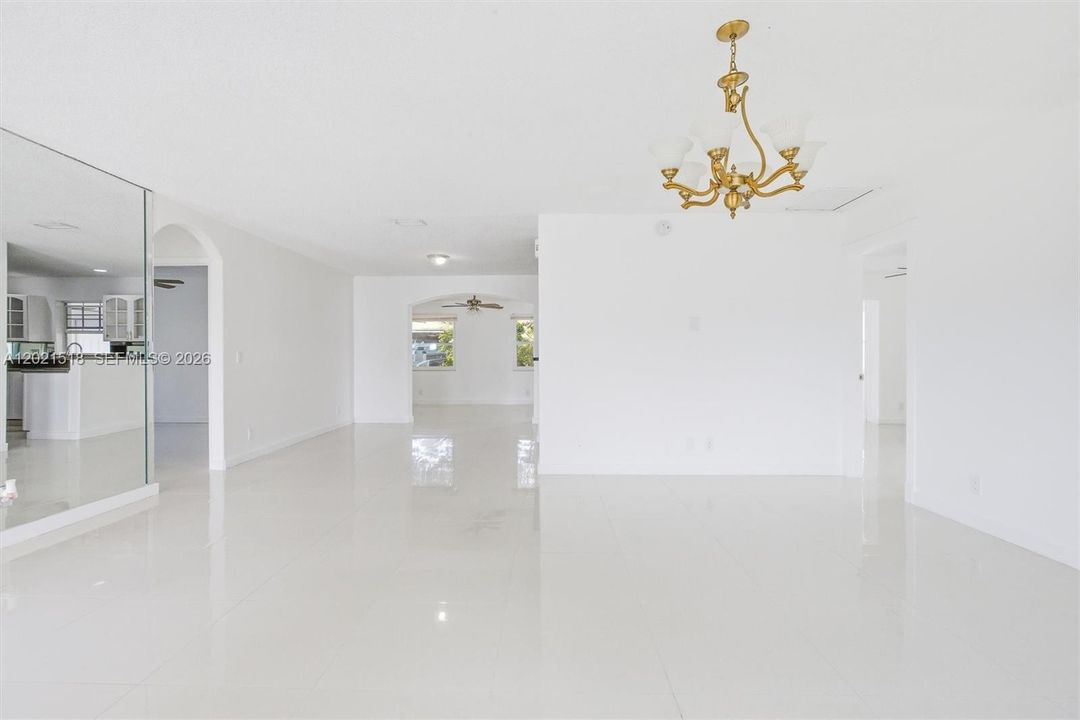 For Rent: $3,600 (4 beds, 2 baths, 1981 Square Feet)